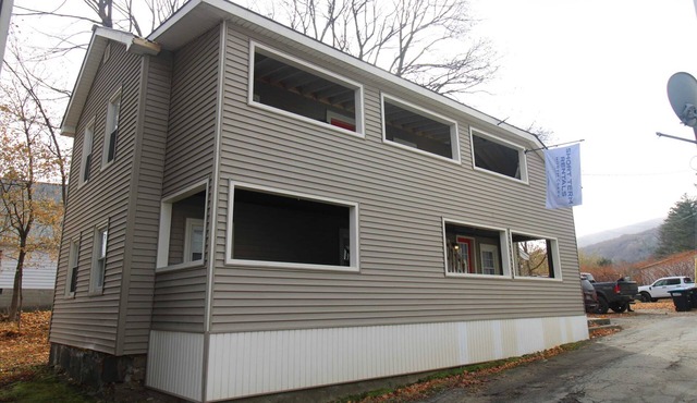 6BR Downtown Duplex Walk to Gore & Main St | Porches, Game Room | Sleeps 12