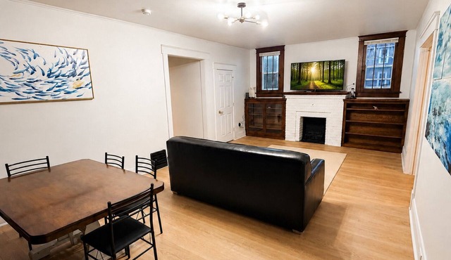 6BR Group Home Sleeps 15 Large Parking Hall of Fame Area