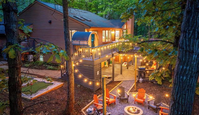 7BR Fully Renovated Home w/Hot Tub, Mini Golf. Sleeps 18!