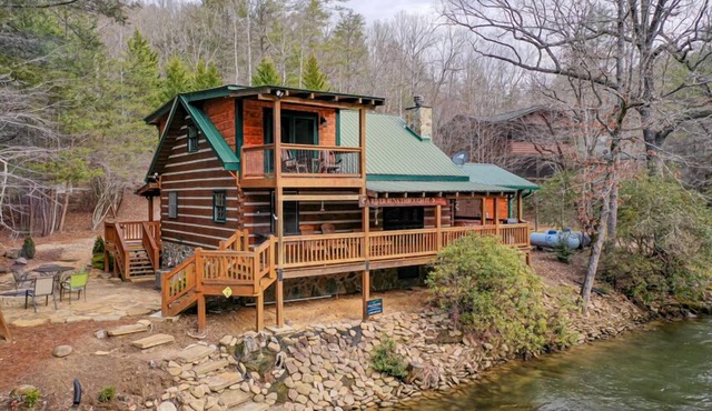 A River Runs Through It - River front | Hot Tub | Pool Table | Fire pit
