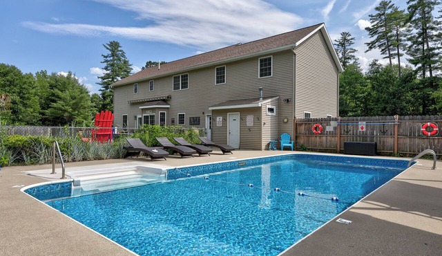 Adirondack Colonial heated salt water pool/hot tub 13 mins to Lake George