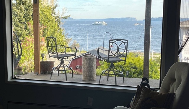 Adorable 2-bedroom Mother-In-Law in Mukilteo with water views