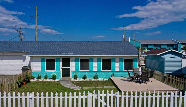 Adorable Beach Cottage,1 Block from Beach + Kure Beach Pier, Dog Friendly with Fence