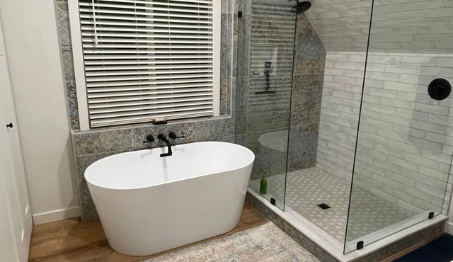 Adorable Brand New Studio Barn Loft with Full Kitchen and Bath