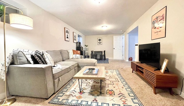 Adorable, Peaceful & Updated Guest Suite