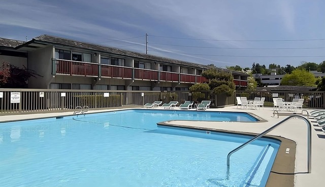 Affordability Meets Comfort at Red Lion Hotel Bellevue! Pool, Pet-Friendly