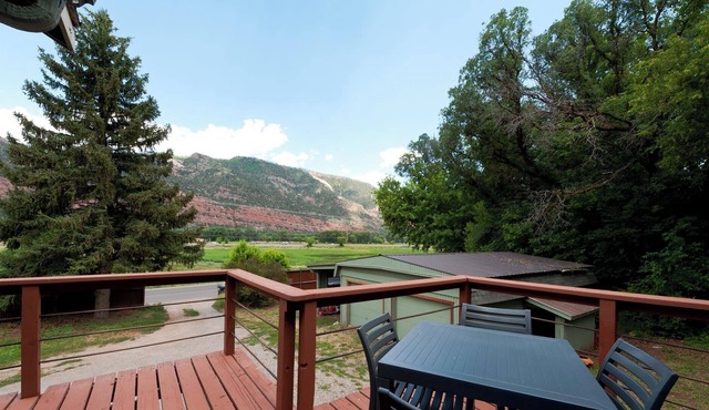 Affordable Home - 9 Minutes to Downtown Durango - Hot Tub/Views