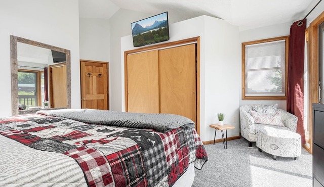 Alluring 3 Bedroom Ski In/ Ski out home w/ amazing slope views!