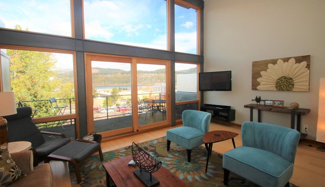 AMAZING VIEWS from this beautiful modern townhome in downtown Hood River!