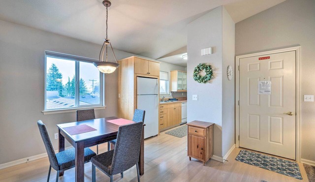 Anacortes Condo ~ 1 Mi to Marina & Fidalgo Bay!