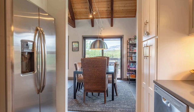Anthracite Charm, pet friendly, expansive views! in Crested Butte