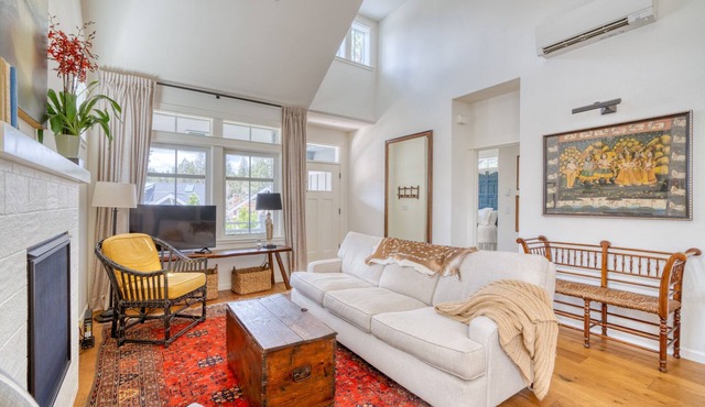 Art Collector's Sophisticated NW Crossing Home