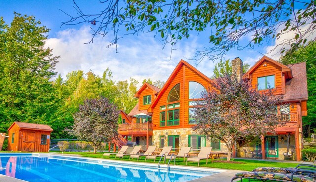 August available! 7000 Sq.ft. Luxury Log Estate 10BR, Game House, Swimming pool!