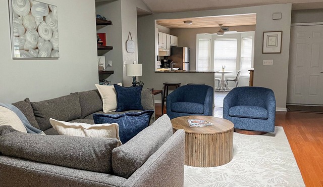 August Sale! Minutes from the islands, shops, parks, and downtown!
