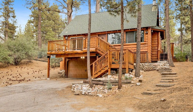 Authentic 3BR Log Cabin: New Hot Tub, & Modern Kitchen