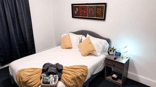 Bachi - Private Room 2 with Parking, Desk & Fast WiFi near Yale, Quinnipiac, SCSU & Hospitals