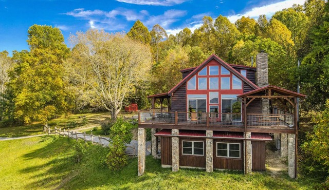 Bearwallow Lodge | Peaceful Retreat with Hot Tub and Outstanding Mountain Views