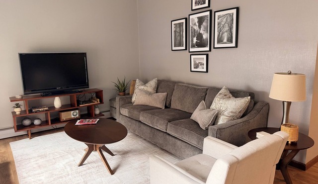 Beautiful 1-bedroom home in charming Cumberland. Convenient downtown location.