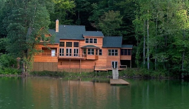 Beautiful 3+BR Lakefront Home on Lake Santeetlah - Sleeps 10
