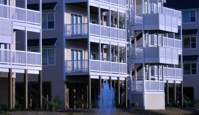 Beautiful 4 BR Oib Condo with Beachfront Pool!