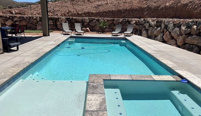 Beautiful 5 bd/6 bath - Zion's Edge, Kolob Canyon, Private Pool, Hot Tub, Views!