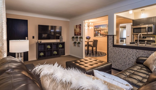 BEAUTIFUL! Cincinnati's favorite extended stay Apartments!