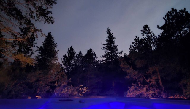 Beautiful Creekside Cabin, Hot Tub, No Pets, near Red Rocks, King Bed, Licensed!