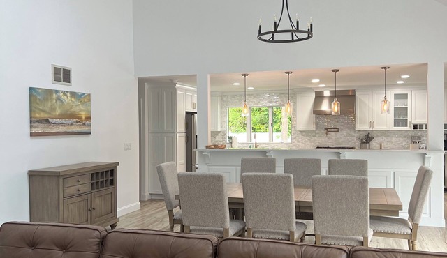 Beautiful Hamptons home close to beaches, shopping, & restaurants!