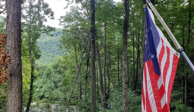 Beautiful Mountain Getaway in a safe gated community.