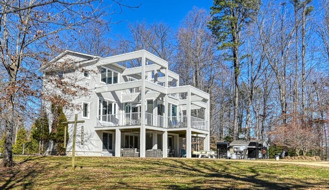 Beautiful Private Lakefront Property with Amenities & Activities Galore!