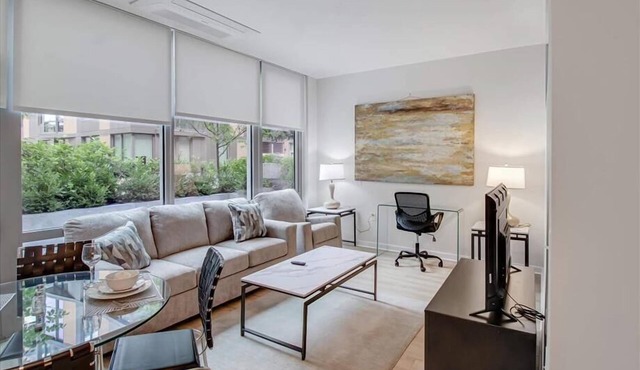 Beautiful Waterfront 1BR w Full Kitchen + Gym | nr Rivers
