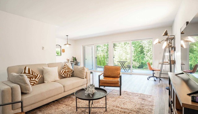 Bellevue 2B condo: downtown + Light rail