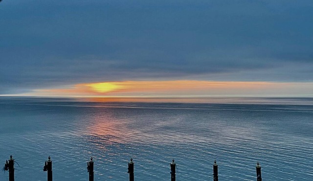 Best Waterfront VIEW ON THE NORTH FORK MATURE GARDENS QUIET STREET PRIVATE BEACH
