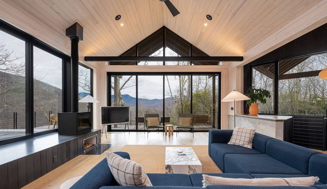 Black Mountain Cross Cabin, luxury private home with amazing views and hot tub.
