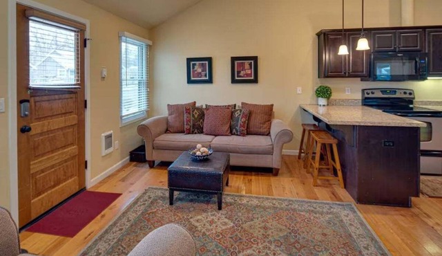 Bluebird Day - Twin Mills Bungalow in Bend, OR, featuring 2 cozy bedrooms.