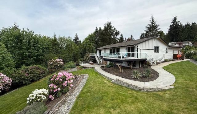 Breathtaking mountain & Sunrise views with AC in charming Everett