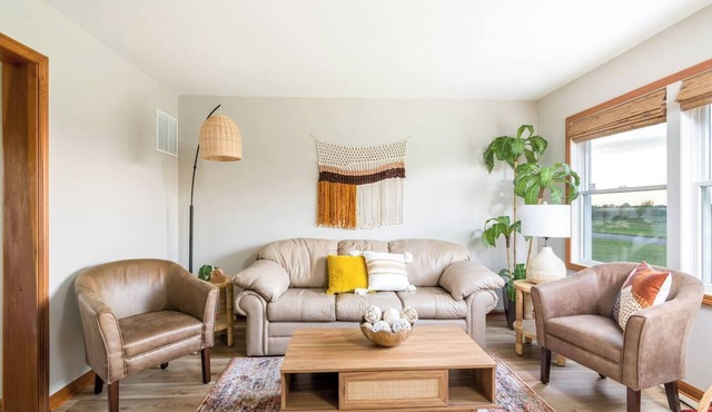 Bright 2BR home with private entrance