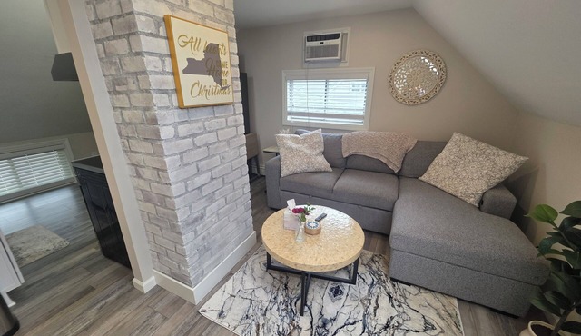 Bright & Updated 1 BR in the heart of Levittown