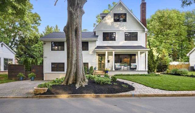 Brilliantly Updated Multi-Level Walkable to Navy Stadium & Close to Historic Downtown Annapolis