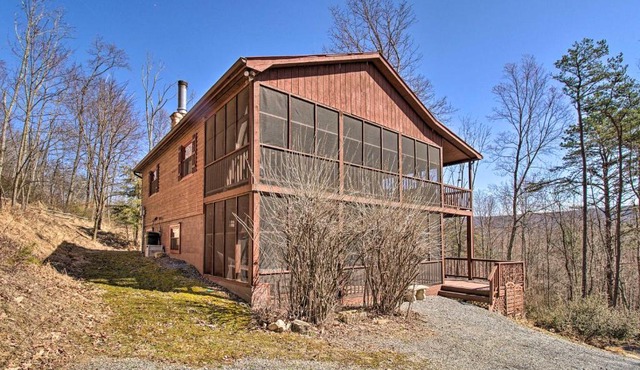 Cabin w/Decks & Fire Pit Near Lost River!