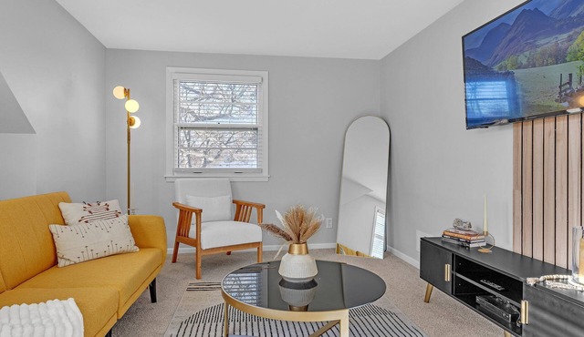 Central Haven - Luxury Stay near MSU