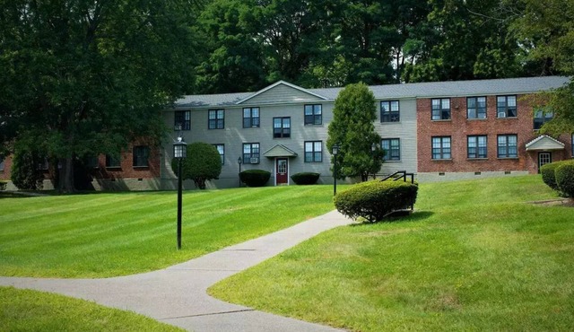 Centrally Located 10 mins from Airport, Downtown and Malls Apartment.