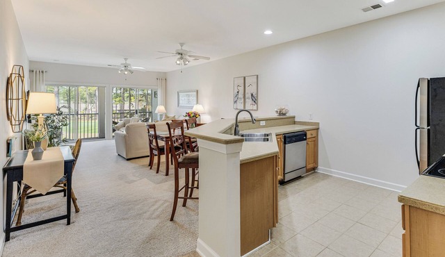 Champions home in Sea Trail EXCEPTIONAL CLEAN CONDO, POOL, GREAT GOLF AND BEACH