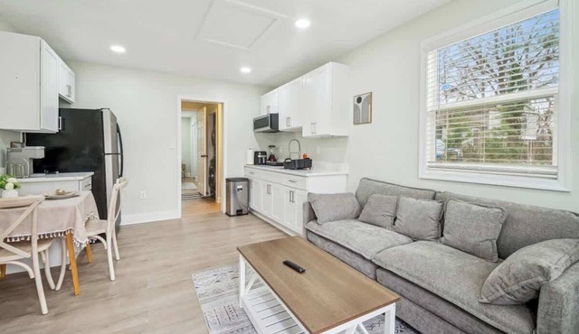 Charming 1BD 1BA, Central Loc!