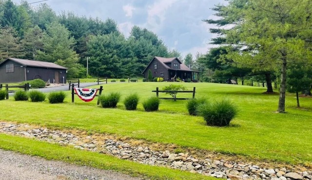 Charming 2/2, private cabin in adorable Carrollton, close to Amish County 🌸