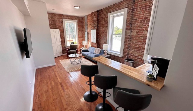 Charming 2-Bedroom Apartment in Historic Frenchtown with Modern Amenities