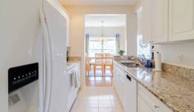 Charming 2-bedroom, 2-bath condo located in the heart of Lewes Beach.