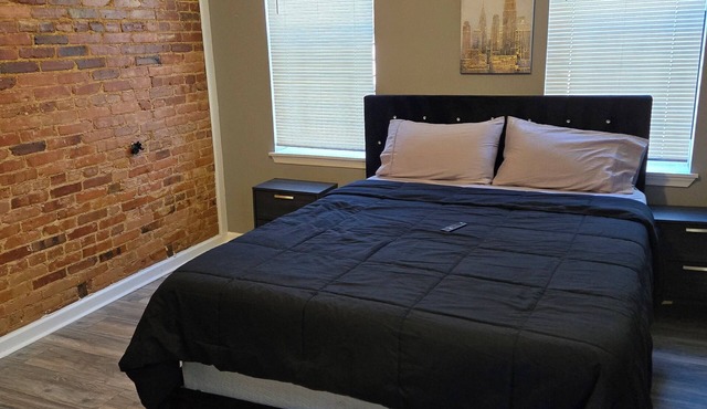 Charming 2-bedroom apartment in beautiful Charles Village with AC, WiFi.