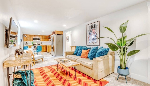 Charming 2-bedroom basement suite with AC, WiFi in beautiful Sellwood, Portland