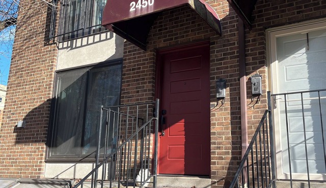 Charming 2-bedroom condo with WiFi, AC, <10 min from downtown Cincinnati in Cincinnati